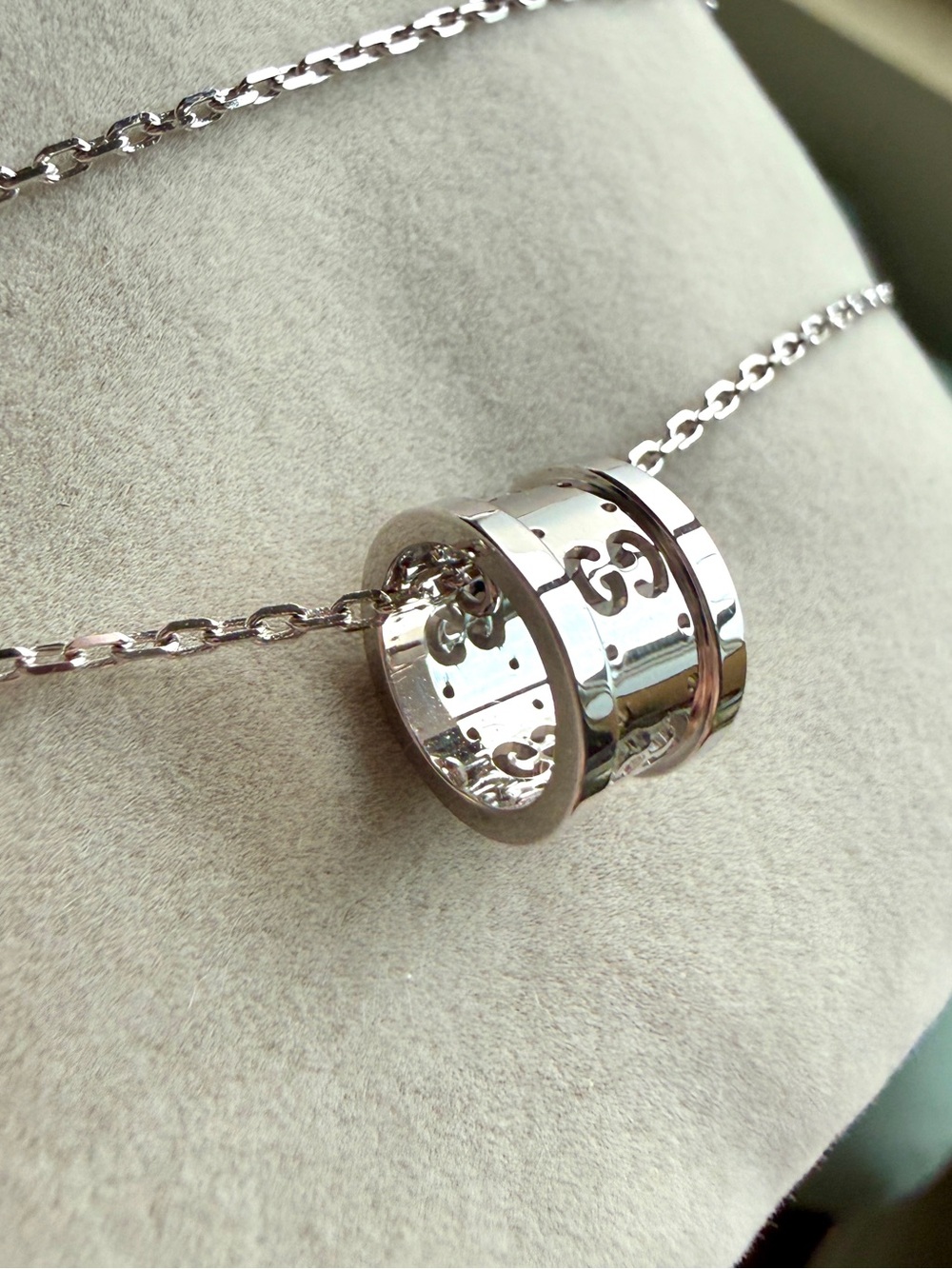 Gucci Icon Silver Pendant Necklace - Picture 2 of 9